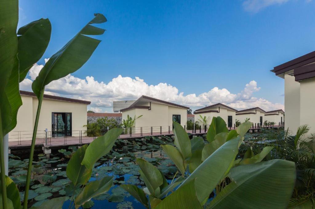 Bua Tara Resort Nong Prue Esterno foto