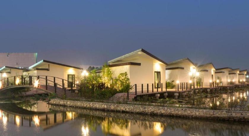 Bua Tara Resort Nong Prue Esterno foto