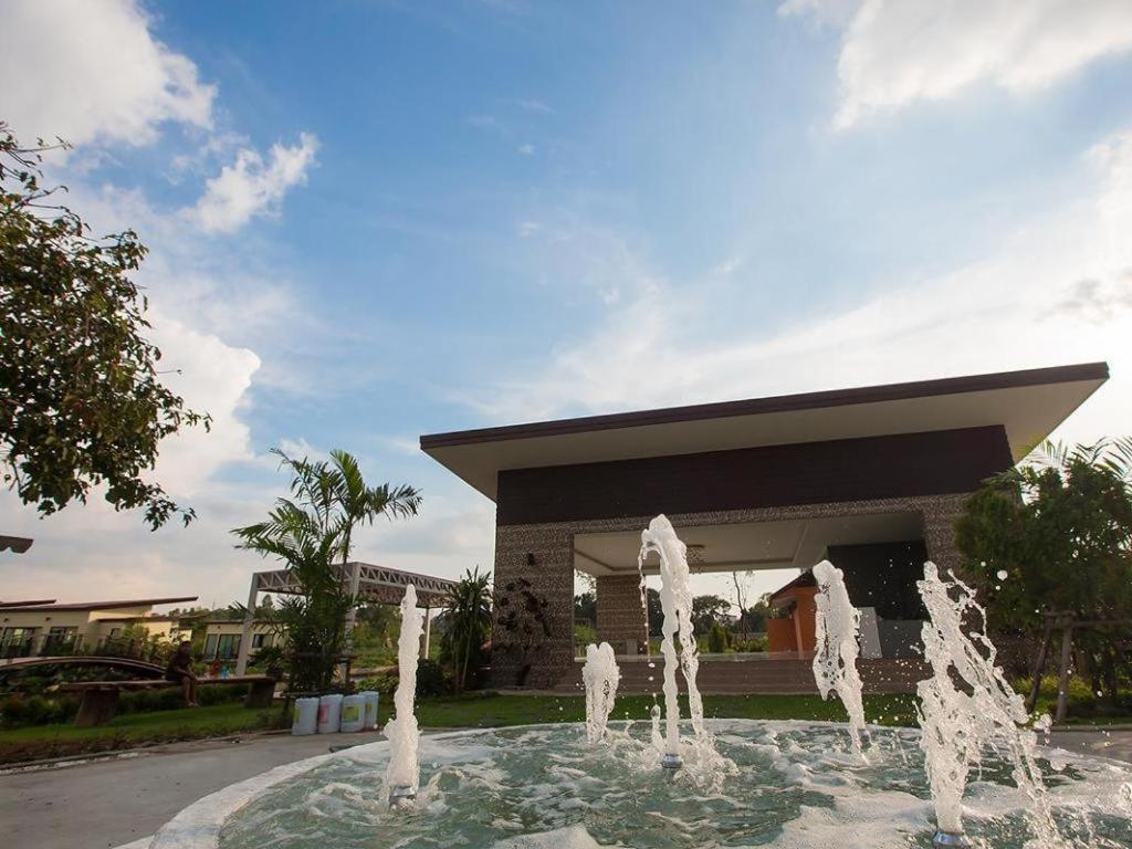 Bua Tara Resort Nong Prue Esterno foto