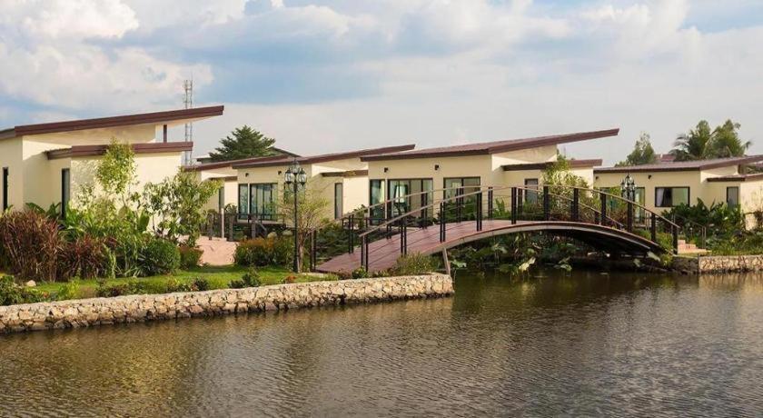 Bua Tara Resort Nong Prue Esterno foto